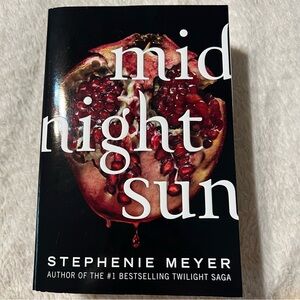 🌴Midnight Sun by Stephenie Meyer Paperback Book
